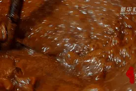 千城百县看中国｜寻闽味：古法制红糖图片