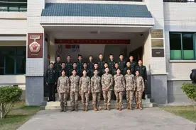 “南国铁拳”理论宣讲小分队走进“英雄坦克连”图片