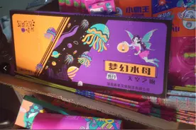 烟花爆竹价格翻倍，消费者扎堆工厂“低价进货”，从业者：工厂涉嫌违规，严重伤害行业图片