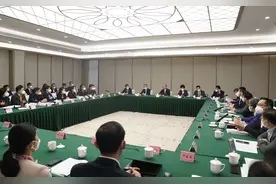 视频丨黄强看望省政协港澳委员及列席会议的台湾同胞海外侨胞代表图片