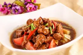 西红柿炖牛腩记住这些技巧，牛腩软烂入味，汤汁浓郁，全家大小都超喜欢！图片