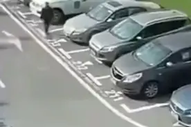 网曝时代少年团粉丝接机，冲破警戒线一拥而上图片