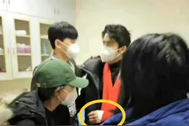 掰手腕掰到骨折！演员张新成最近在录制某综艺节目时意外受伤图片