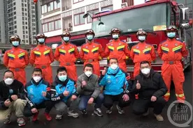 重庆消防员请山火骑手吃团年饭 骑手直呼“开眼界”图片