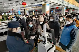 新春走基层｜北京丰台站达开站以来客流高峰，现场直击图片