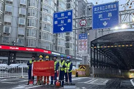 春节值守一线：江城维保卫士守护地铁运营安全图片
