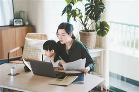 网课挑战下的家长们图片