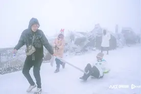 南国冰雪仙境美如幻，到云冰山沉浸式“玩雪”图片