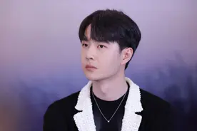 “造星”敲钟，乐华娱乐上市头顶王一博光环图片