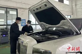 海南自贸港首批“零关税”进口劳斯莱斯通关放行 减免税款近千万图片