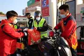 年轻人的新“摩托大军”：从抢不到票赶路，变成享受骑行乐趣图片