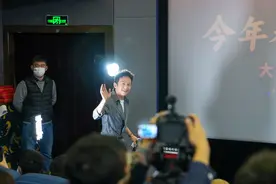 视频｜《中国乒乓之绝地反击》广州路演口碑爆了，乒乓小将现场向邓超拜师图片