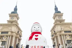 哈尔滨网红大雪人，有“弟弟”了！图片