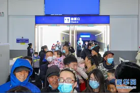 河南安阳：坐着火车去“红旗渠”图片