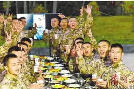 守护粤港一线的武警战士    除夕夜视频连线隔空团圆图片