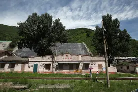 徒步百年京门铁路，“打卡”绿皮车厢图片