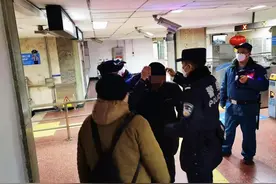 失忆老大爷不认识老伴称只信警察，民警护送老人平安回家图片