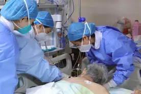 除夕，舍小家为大家的医护忙得像陀螺图片