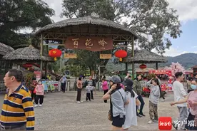 打卡海南·寻年味丨春节假期琼中百花岭游人如织 雨林生态游、非遗民俗展演深受游客欢迎图片