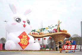 新春走基层丨冷水滩：逛乐园、看烟花 新年氛围浓图片