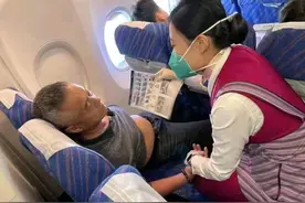 一旅客前往珠海航班上突发心脏不适，南航万米高空紧急救助图片