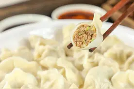 吃饺子为啥得蘸醋？这件事在几亿年前就决定了……图片
