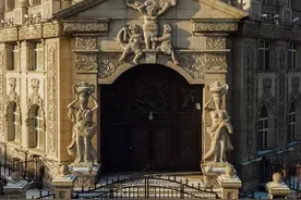 网红地“哈药六厂”火到霸屏！金碧辉煌堪称“东北卢浮宫”图片