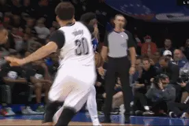 NBA官方：恩比德因下流的庆祝动作被罚2.5万美元图片