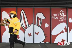 新春走基层丨春节值守的外卖“骑士”：希望财神多照顾勤奋努力的人图片