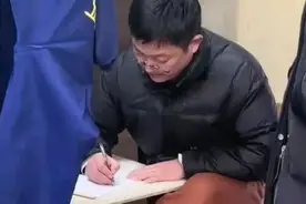 还是他！过年回家在院子里就地“营业”，全网点赞！图片