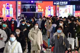 记者目击地铁武昌站“40分钟”，行车值班员眼不停手不歇图片