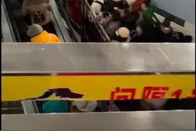 景区索道故障致上千人被困山顶，游客：等了4个多小时，脚冻得没知觉图片