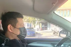 熟悉的热闹回来了 ！杭州滴滴司机周仁龙的新春第一单：送乘客去领开门红包图片
