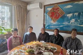 新春走基层|百岁老人过生日，各路亲戚云祝福图片