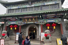 人文青岛|高跷声名远扬，糖球妇孺皆知：探源庙会由来，再现青岛百年传承图片