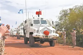 我海外维和分队列装新型防地雷反伏击车图片