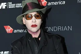 美国歌手玛丽莲·曼森被指控性侵未成年人，此前已有多起相关诉讼图片