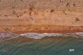 散步、拍照、遛娃……一起来海边享受悠闲时光！图片