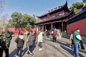 杭州岳庙游火爆  假期结束人气不减图片