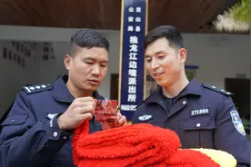 当戍边民警收到两位八旬老人的“特殊”包裹，暖心……图片