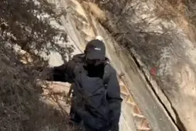 华山的道长下索道如履平地，直接惊呆一旁下山的游客图片