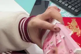 开工收到“万元”红包，打开一看是练功券，员工：玩不过老板图片