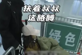 女孩外出时突然晕倒，家长求助民警化解危机图片