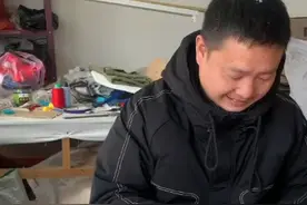 远嫁来的妻子怕冷，湖南男子耗时185天养鹅拔毛亲手为她做羽绒服图片