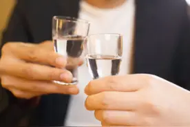 春节期间酒精中毒患者超平时2倍，男子贪杯喝出胰腺炎图片