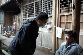 温州文成：免费安装“一键呼叫”报警器 守护独居老人生命健康图片