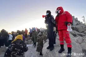 齐鲁春来早｜泰山游客量创近十年黄金周最高纪录！宾馆满房，商户收入稳步上涨图片