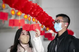 组图|江苏泰州：火车站里迎元宵图片