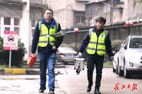 为自来水管道做“肠胃镜”，机器人下地检漏提升供水效能图片