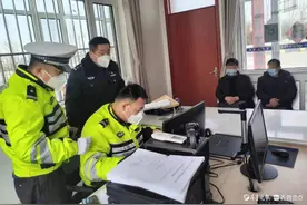 侥幸心理无证驾驶上高速，高速交警一把拦截图片